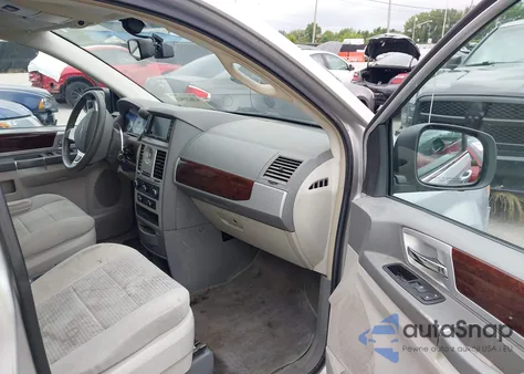 2010 Chrysler Town & Country Touring z USA, uszkodzony, nr VIN 2A4RR5D14AR458350